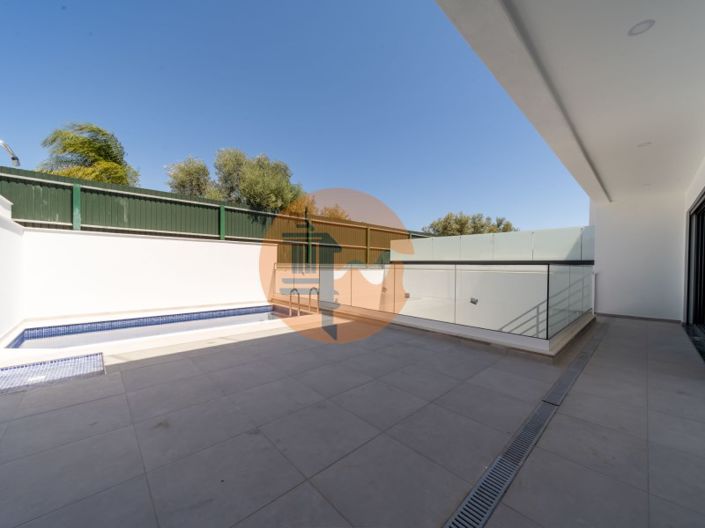 Image No.18-3 Bed House for sale
