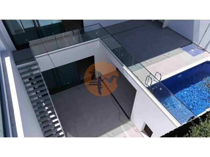 Image No.20-3 Bed House for sale