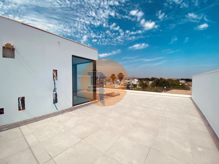 Image No.28-3 Bed House for sale