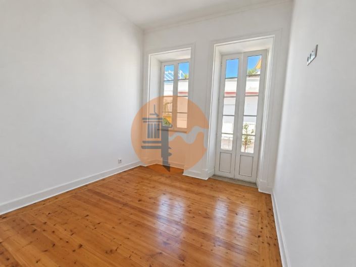 Image No.21-4 Bed House for sale
