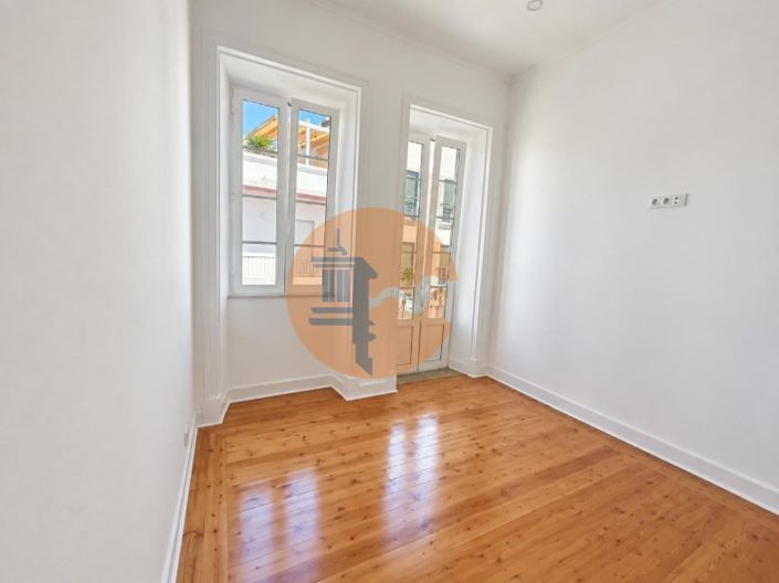 Image No.22-4 Bed House for sale