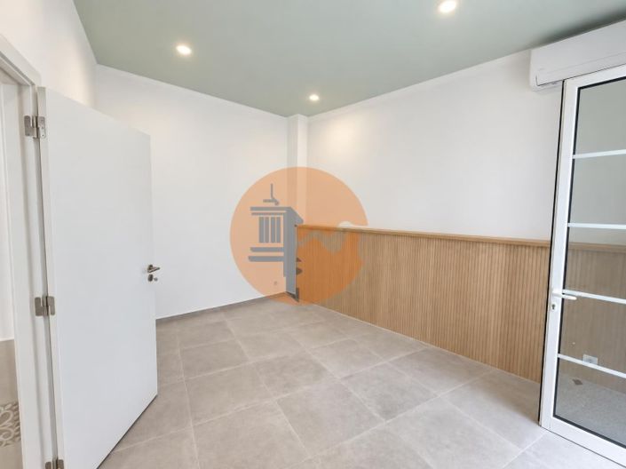 Image No.32-4 Bed House for sale
