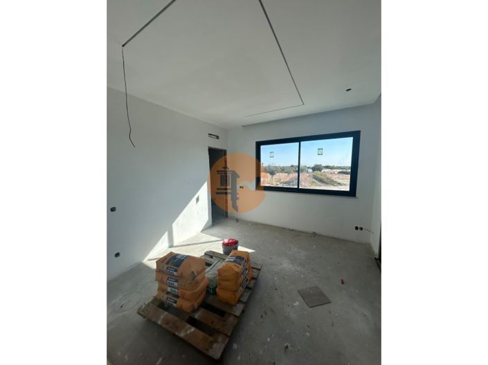 Image No.19-3 Bed House for sale