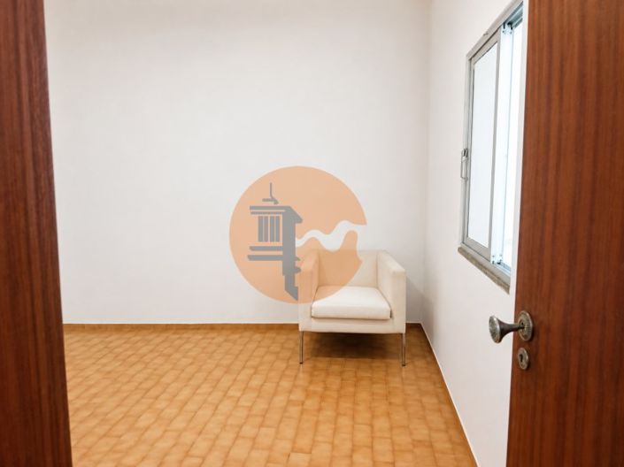 Image No.17-4 Bed House for sale