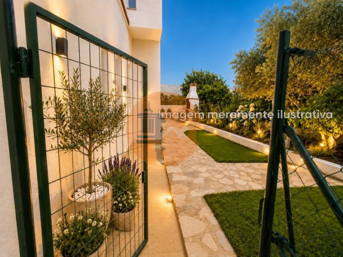 Image No.22-4 Bed House for sale