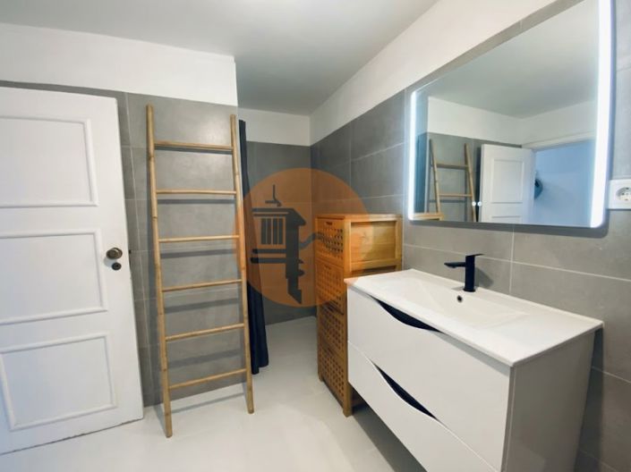 Image No.12-2 Bed House for sale