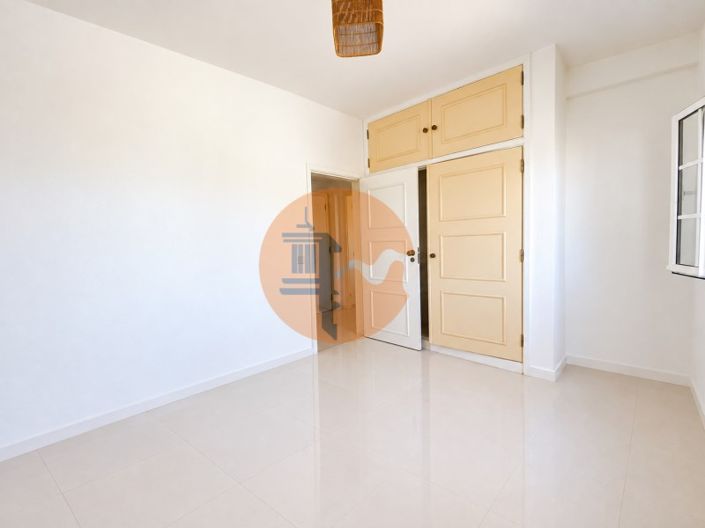 Image No.15-2 Bed House for sale