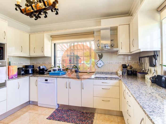 Image No.11-3 Bed House for sale