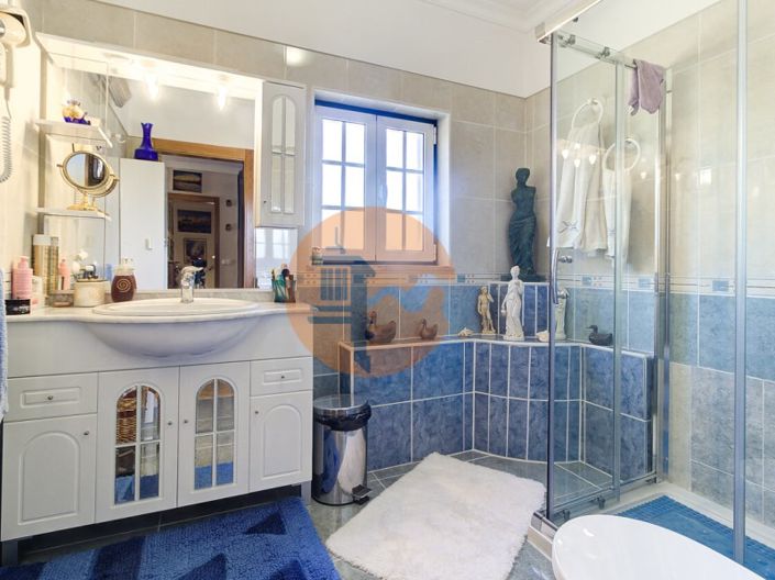 Image No.17-3 Bed House for sale