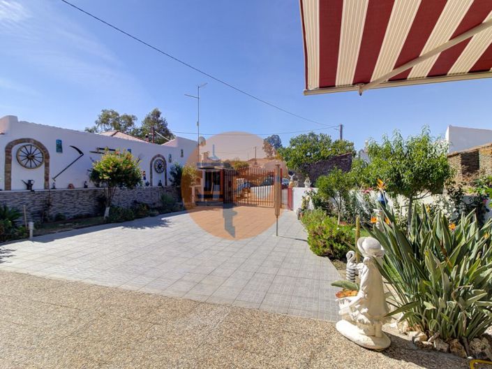 Image No.4-3 Bed House for sale