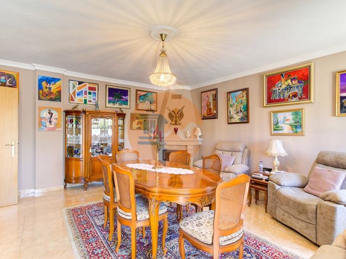 Image No.8-3 Bed House for sale