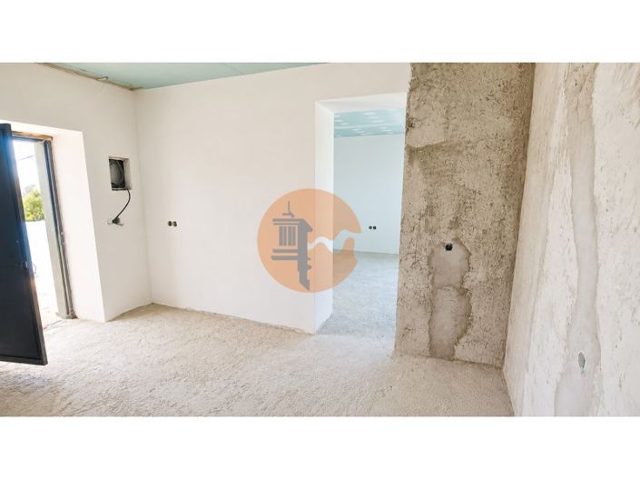 Image No.16-4 Bed House for sale