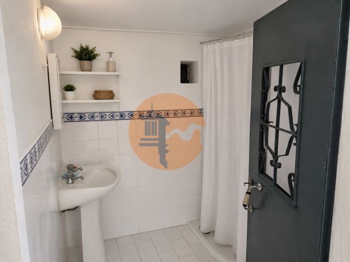 Image No.8-4 Bed House for sale