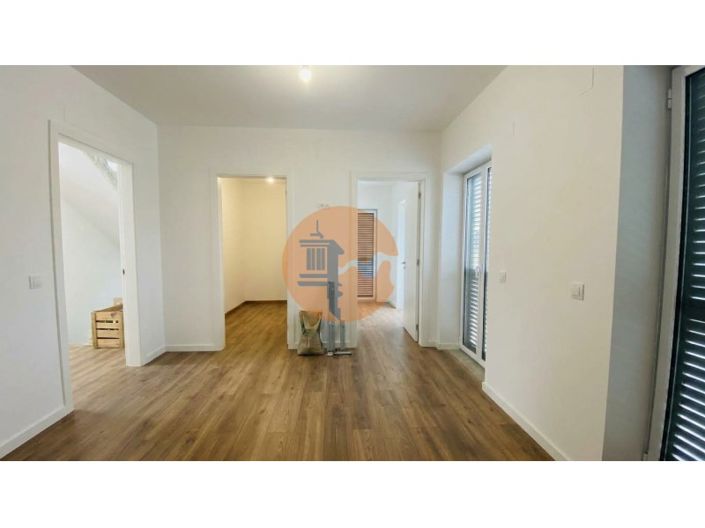 Image No.16-4 Bed House for sale