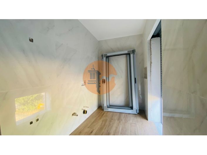 Image No.19-4 Bed House for sale