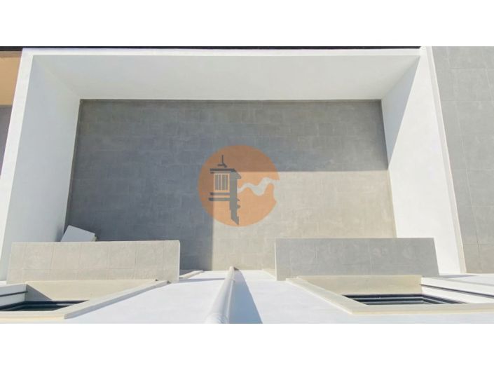 Image No.20-4 Bed House for sale