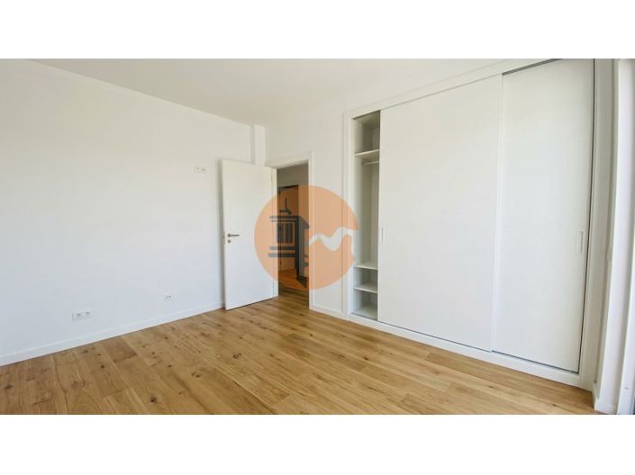 Image No.21-4 Bed House for sale