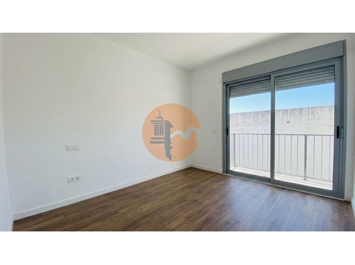 Image No.24-4 Bed House for sale