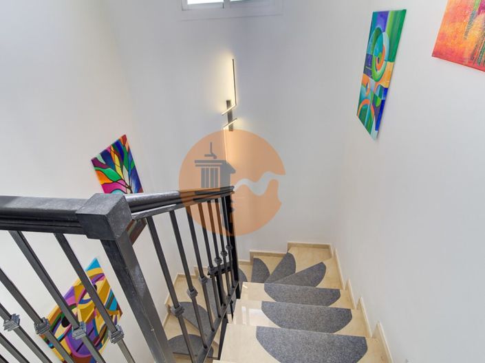 Image No.20-3 Bed House for sale