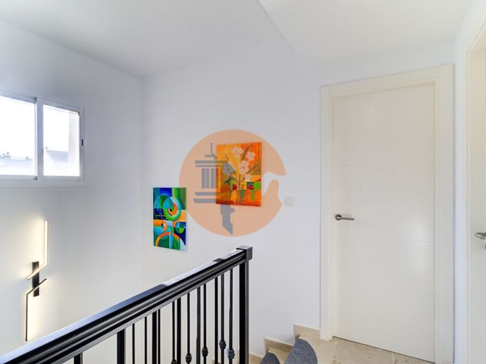 Image No.21-3 Bed House for sale