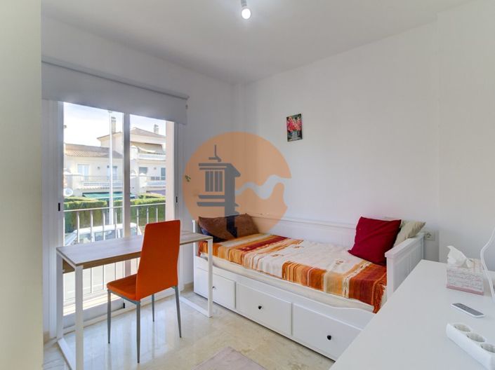 Image No.32-3 Bed House for sale