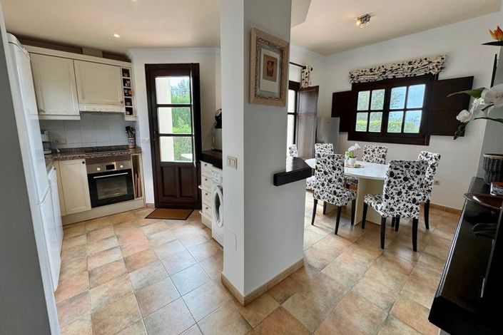 Image No.19-3 Bed House for sale