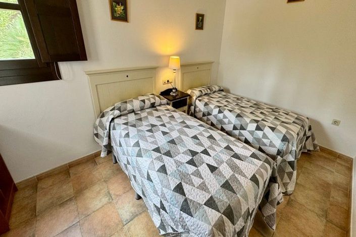 Image No.32-3 Bed House for sale