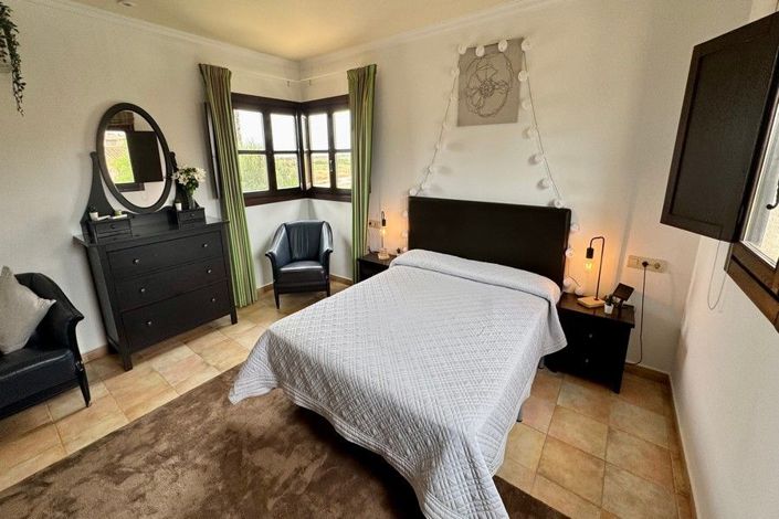 Image No.41-3 Bed House for sale