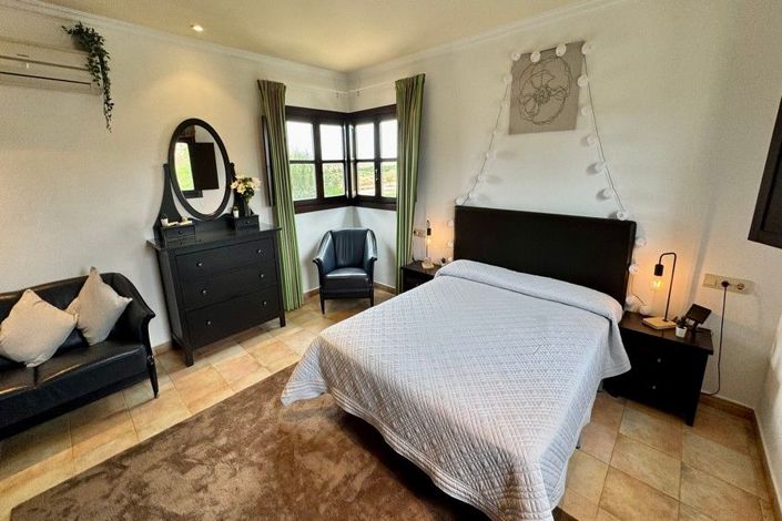 Image No.43-3 Bed House for sale