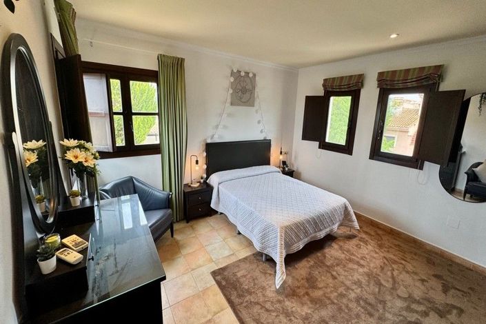 Image No.45-3 Bed House for sale