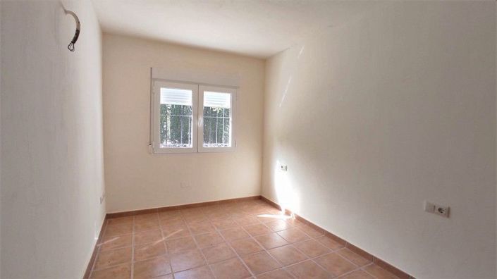 Image No.17-3 Bed House for sale