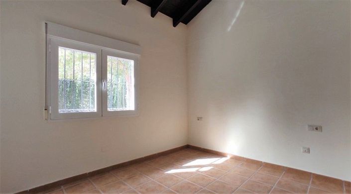 Image No.3-3 Bed House for sale