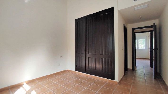 Image No.8-3 Bed House for sale