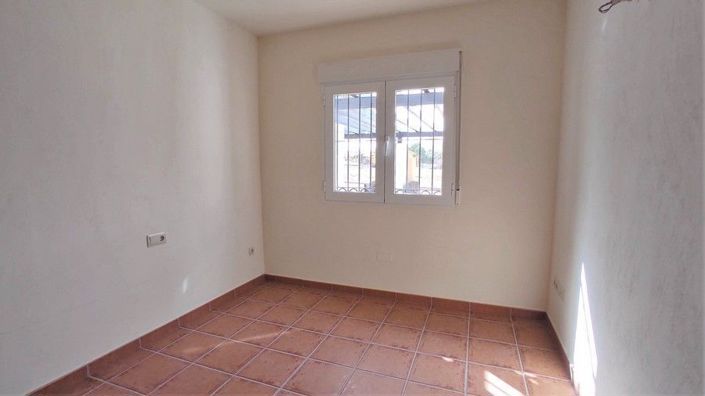 Image No.11-2 Bed House for sale