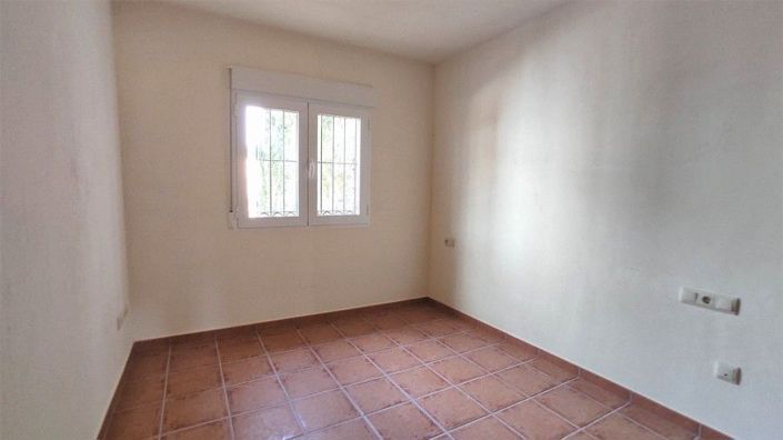 Image No.12-2 Bed House for sale