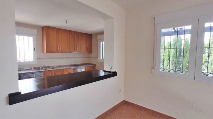 Image No.6-2 Bed House for sale
