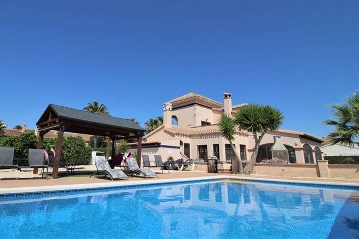 Image No.1-4 Bed Villa for sale