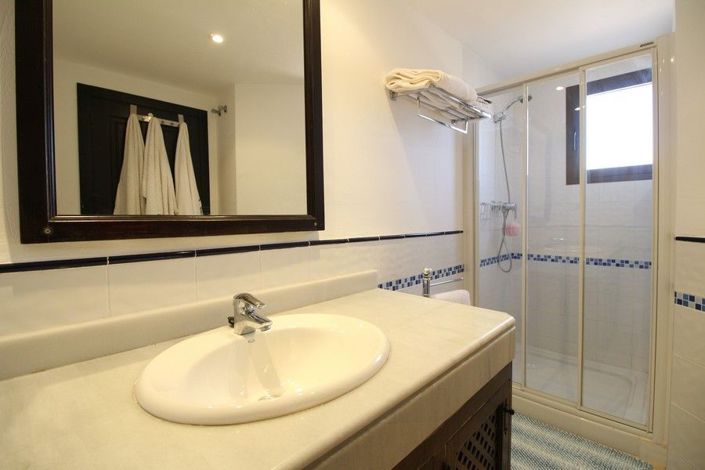 Image No.18-3 Bed House for sale