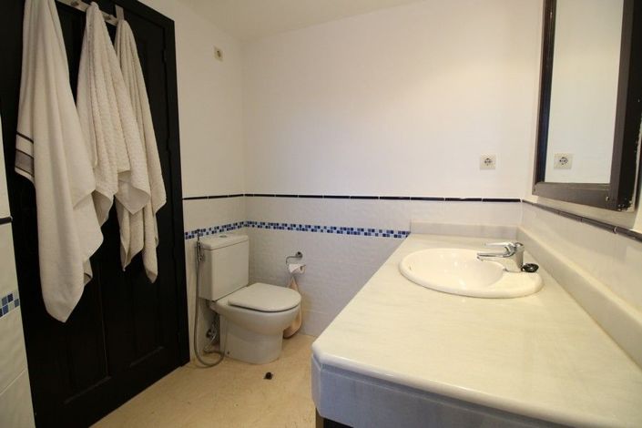 Image No.19-3 Bed House for sale