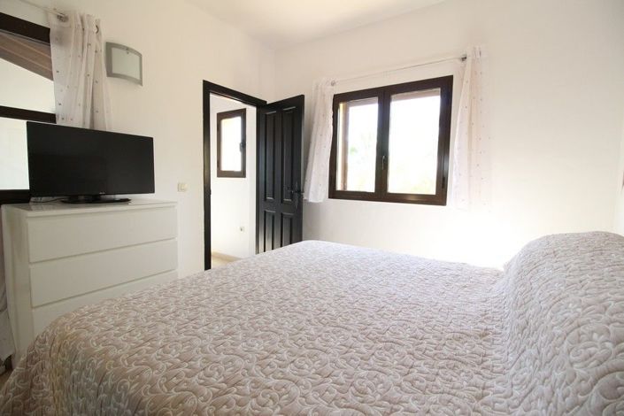 Image No.25-3 Bed House for sale