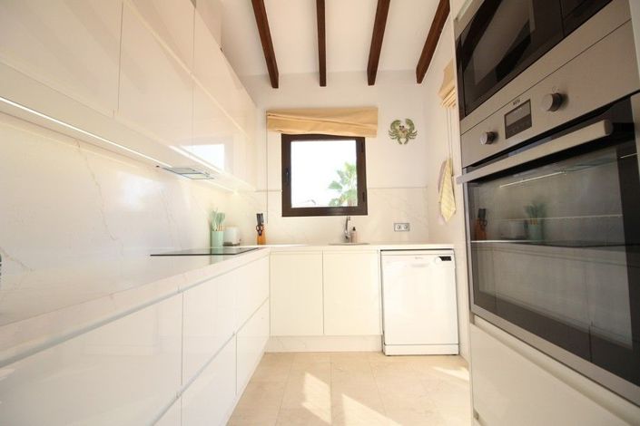 Image No.7-3 Bed House for sale