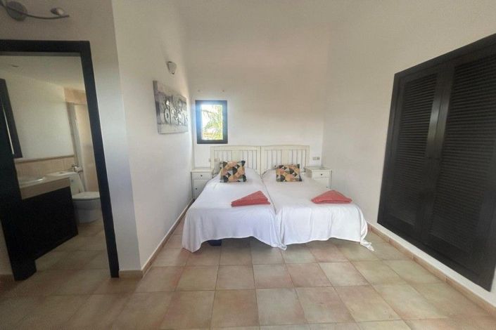 Image No.17-3 Bed House for sale