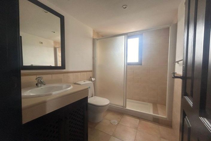 Image No.24-3 Bed House for sale