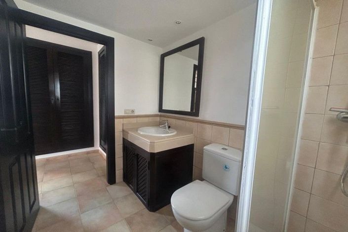 Image No.37-3 Bed House for sale