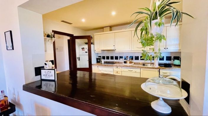 Image No.10-3 Bed House for sale