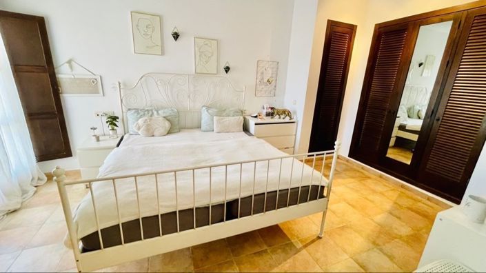 Image No.18-3 Bed House for sale