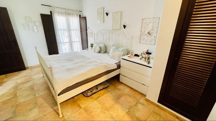 Image No.19-3 Bed House for sale
