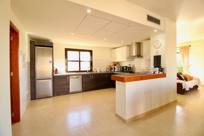 Image No.10-3 Bed House for sale