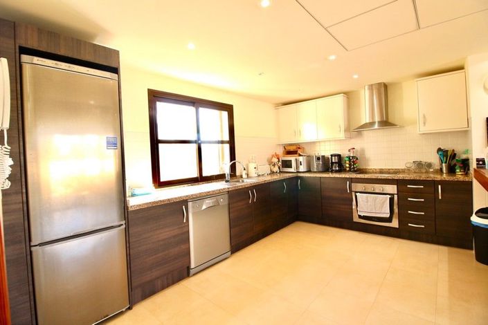 Image No.11-3 Bed House for sale