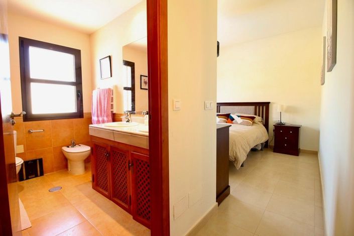 Image No.25-3 Bed House for sale